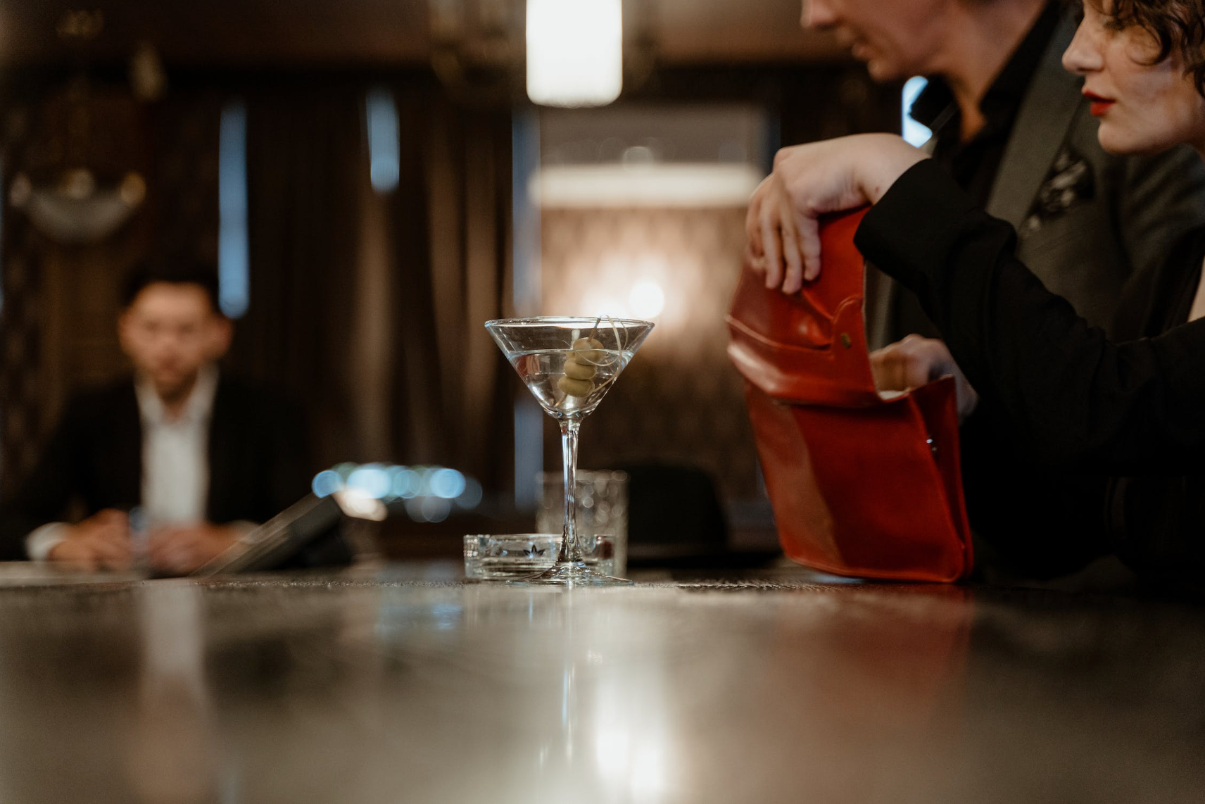 What does a martini taste like & How to make one?